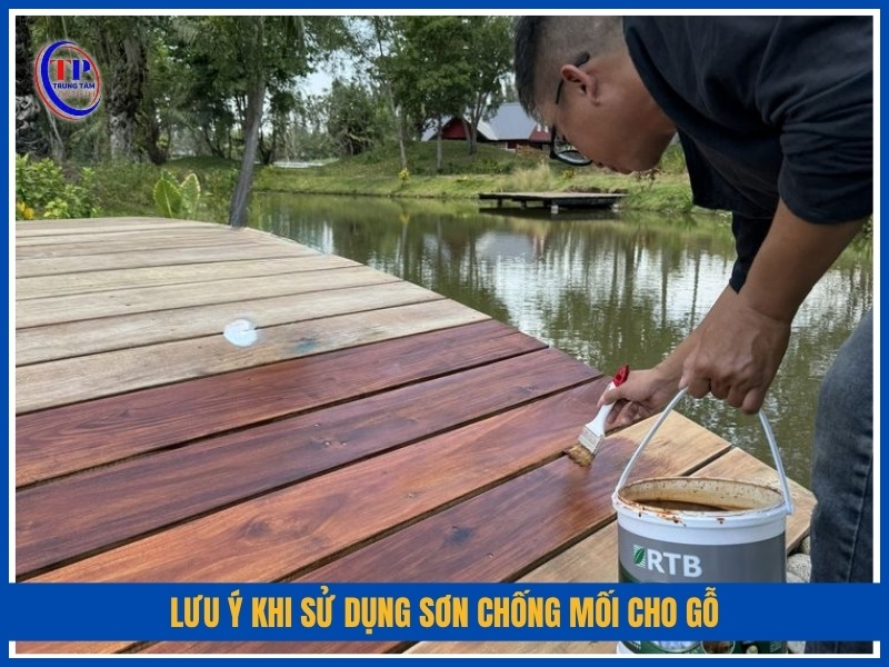 lưu ý khi sử dụng sơn chống mối cho gỗ
